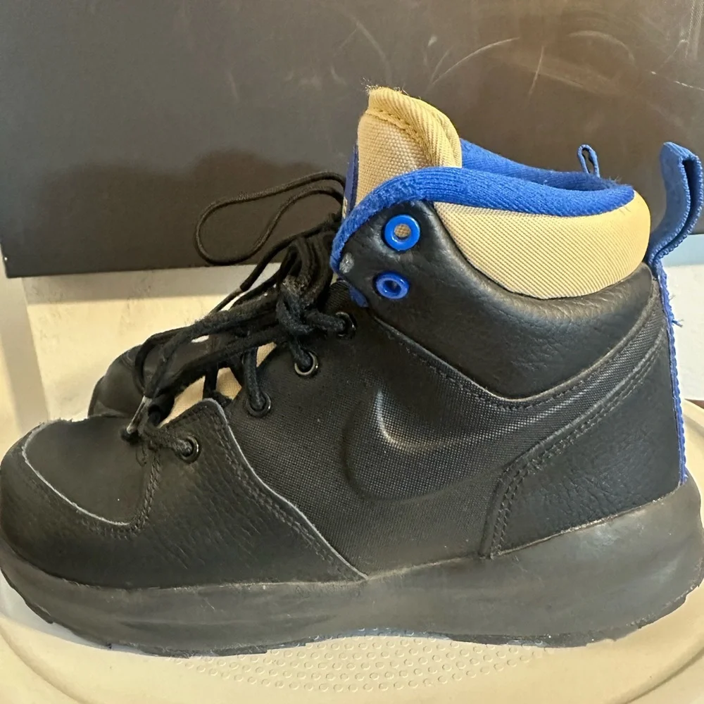 Nike Manoa Sneakers Boots